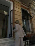 Set tre pezzi camicia top e pantalone beige