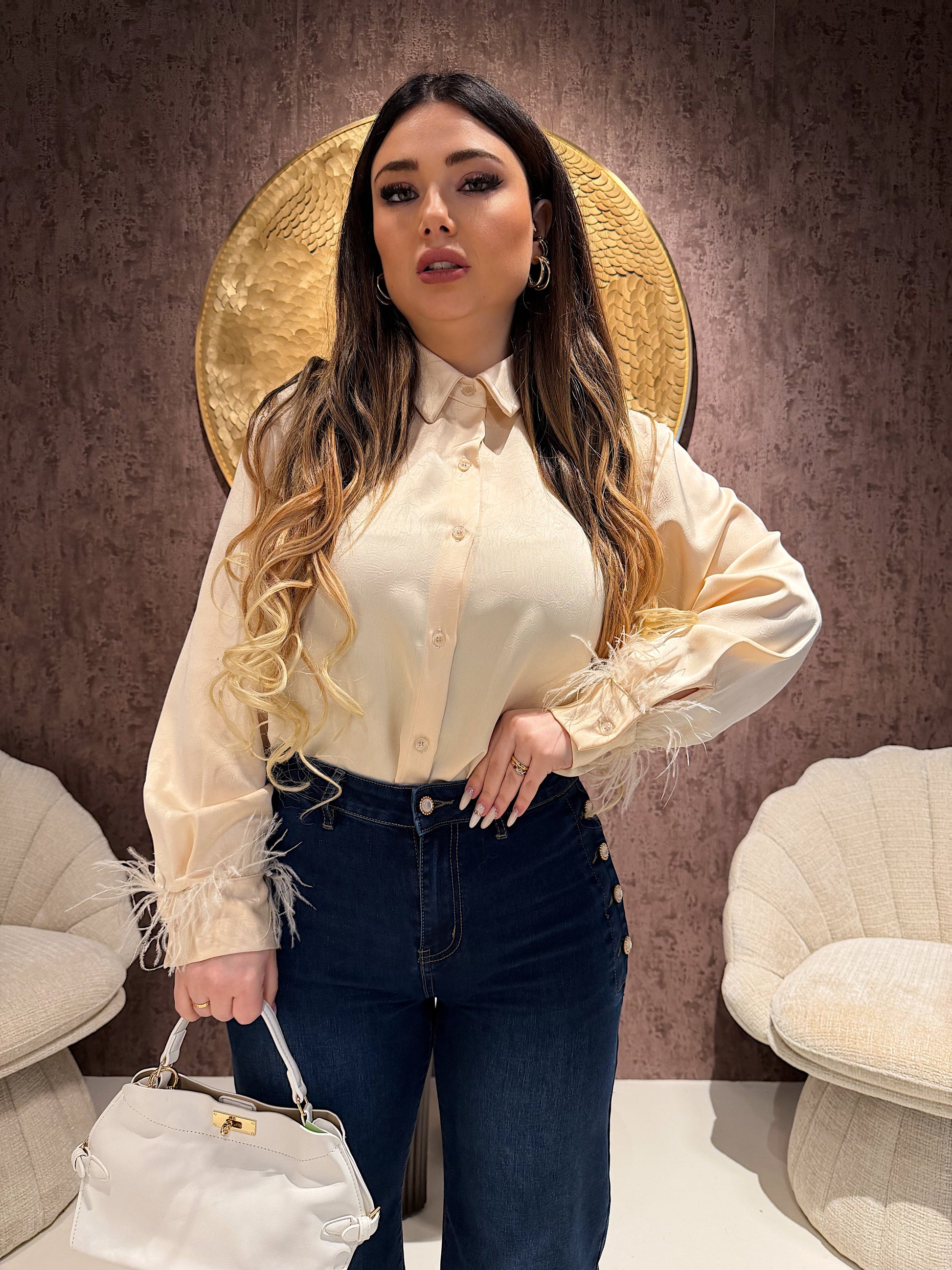 Camicia con dettaglio piume