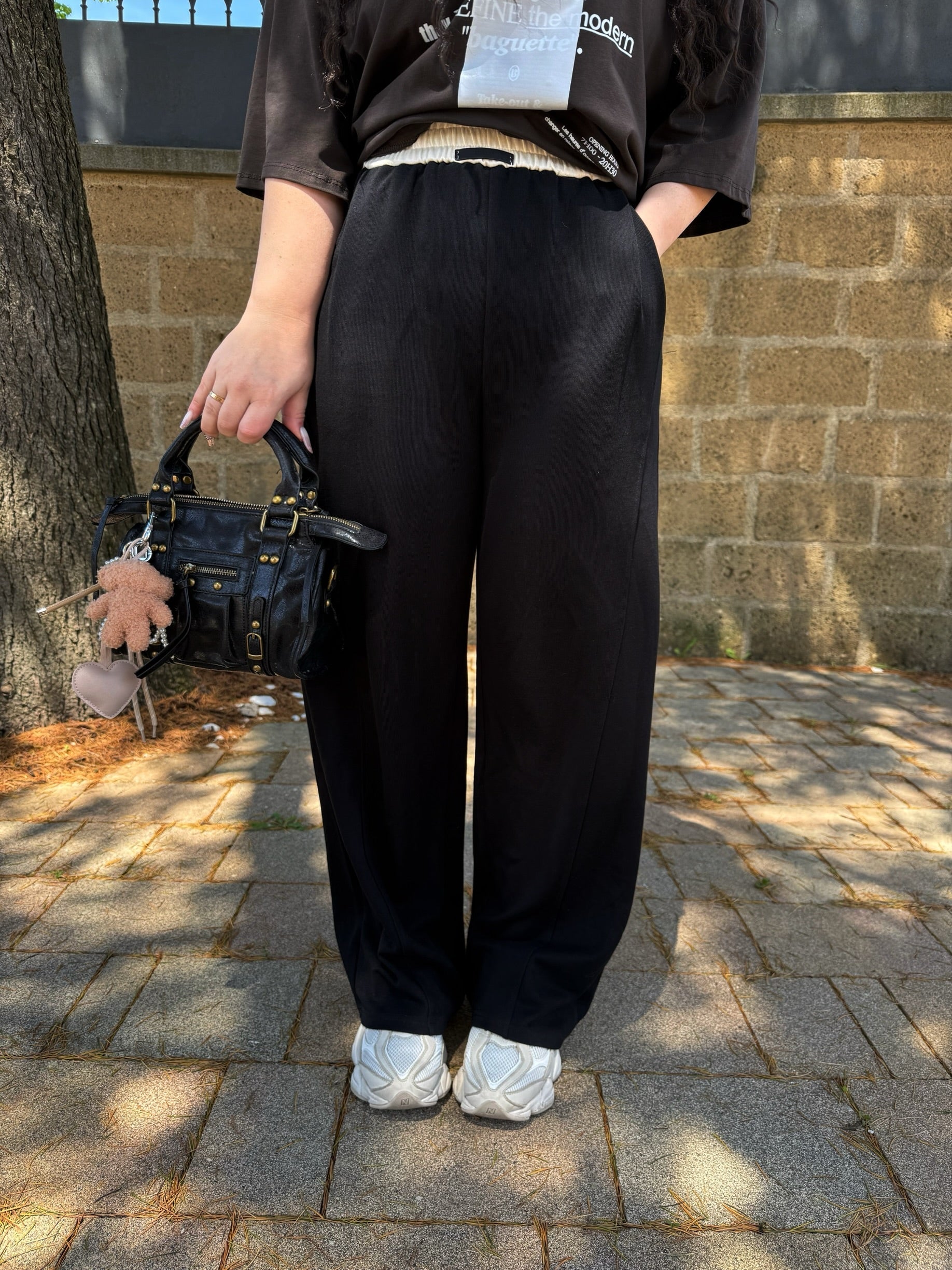 Pantalone nero banda beige