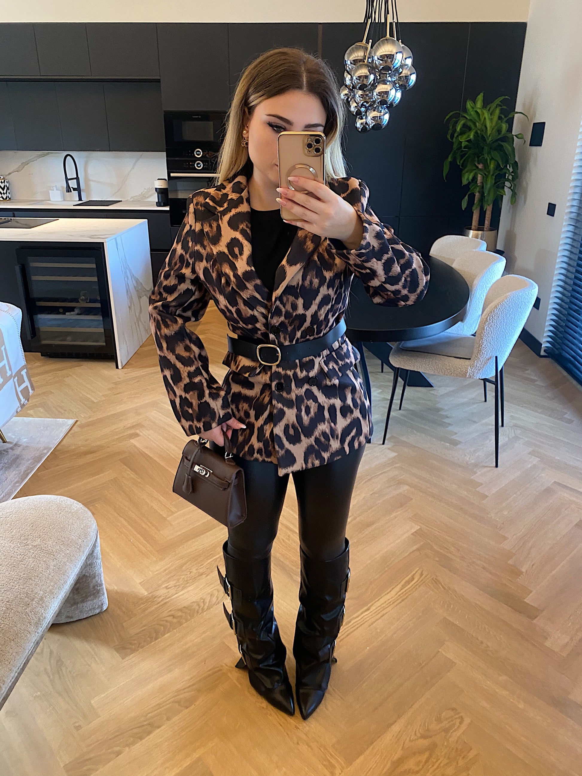 Cappotto animalier con cintura