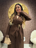 Completo giacca e pantalone con gioiello ￼