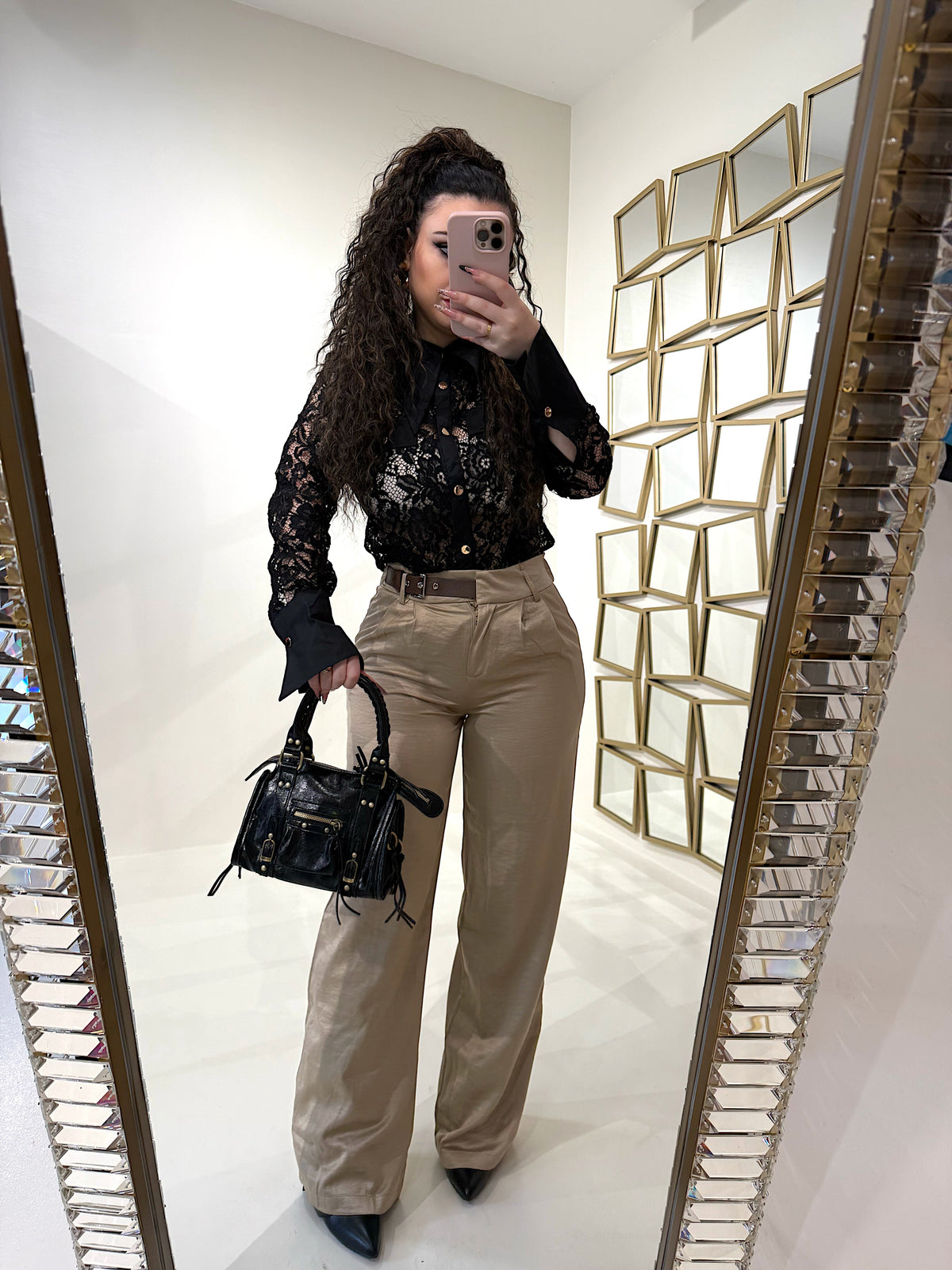 Pantalone con fibbia laterale