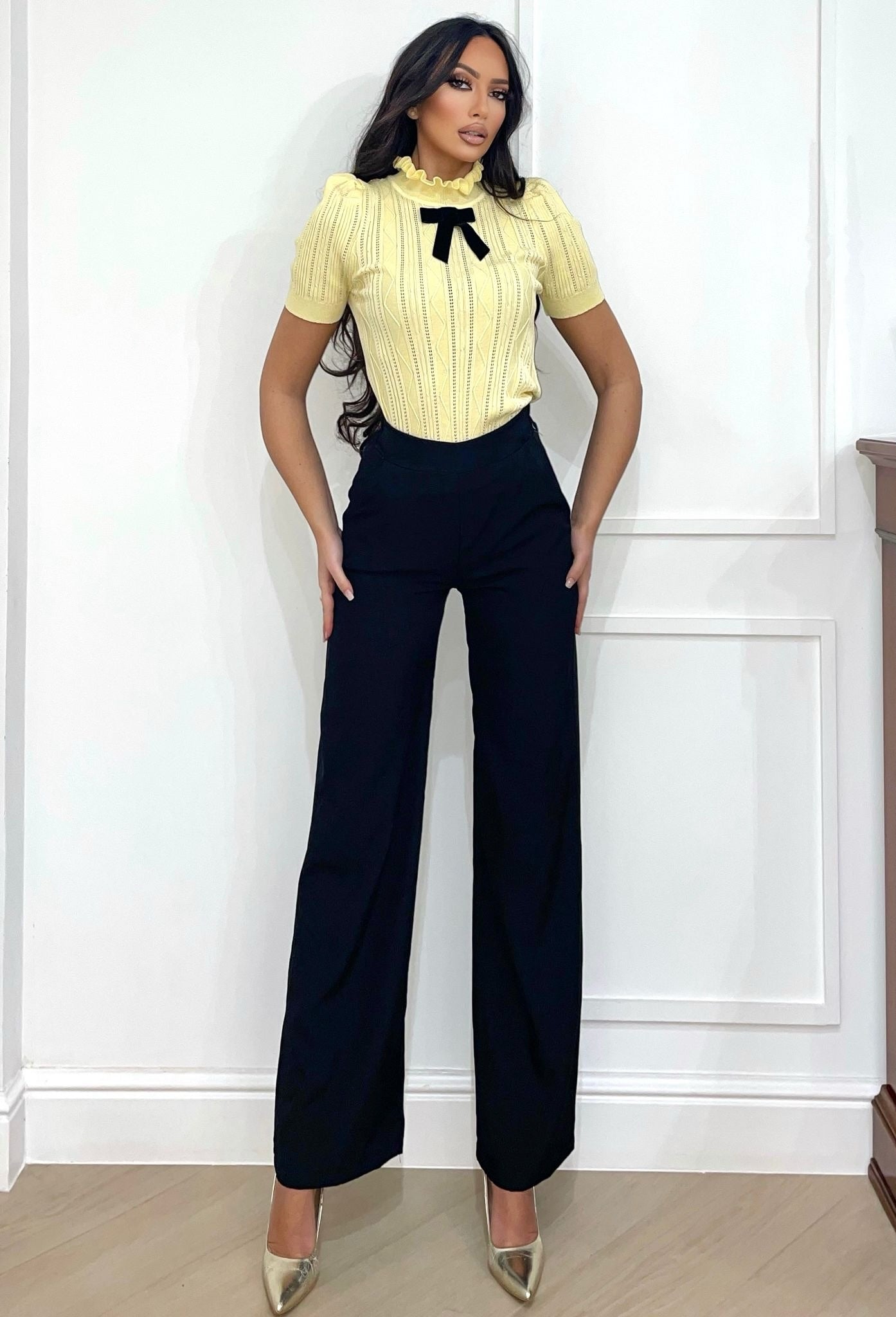 Completo smanicato e pantalone nero