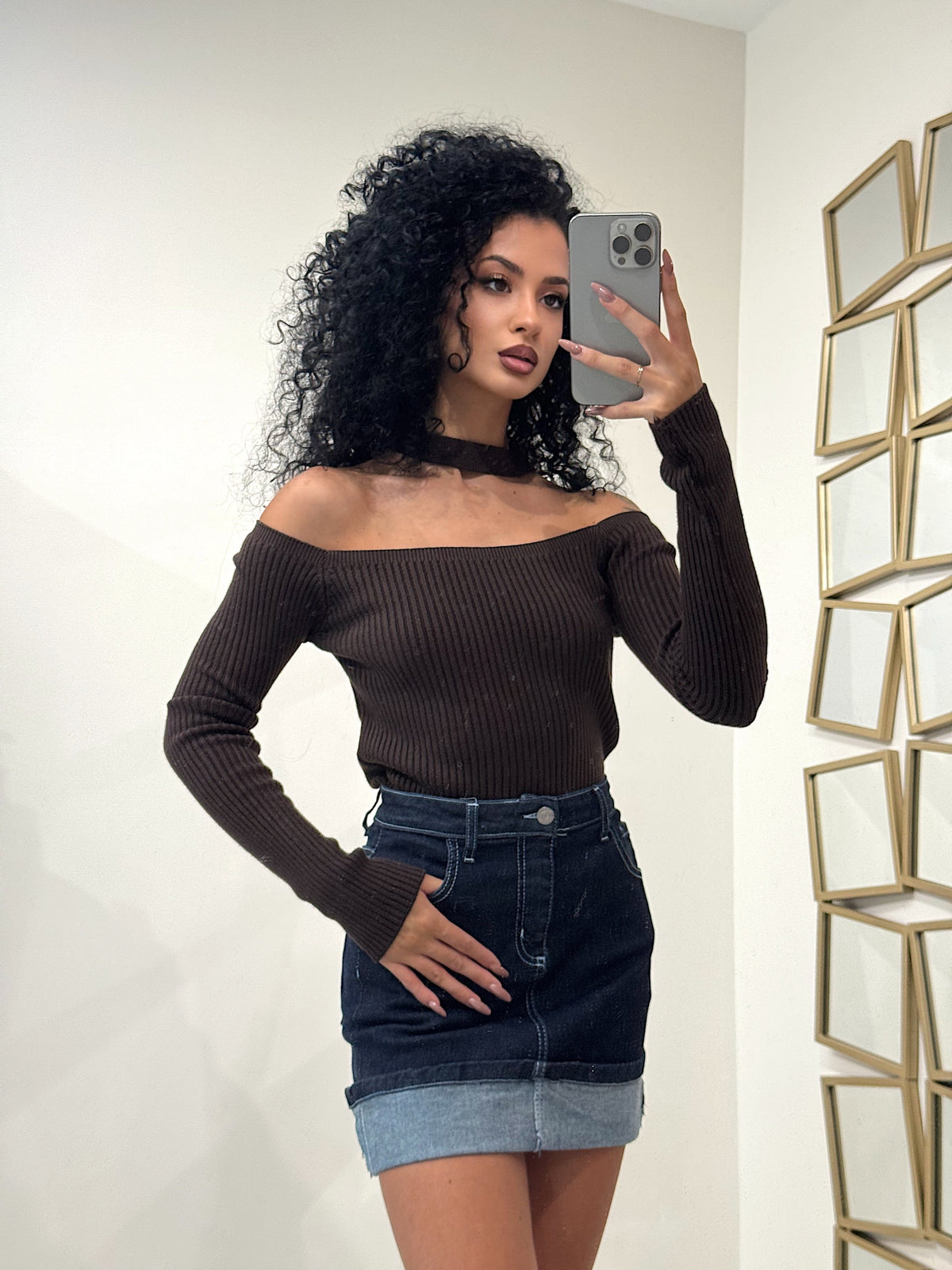 Maglia a costine con choker
