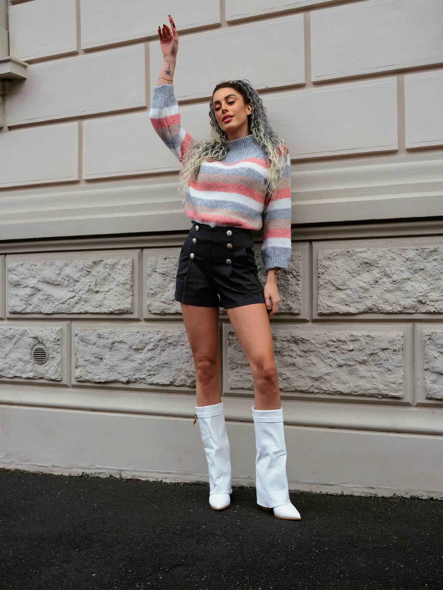 Short grigio con bottoncini