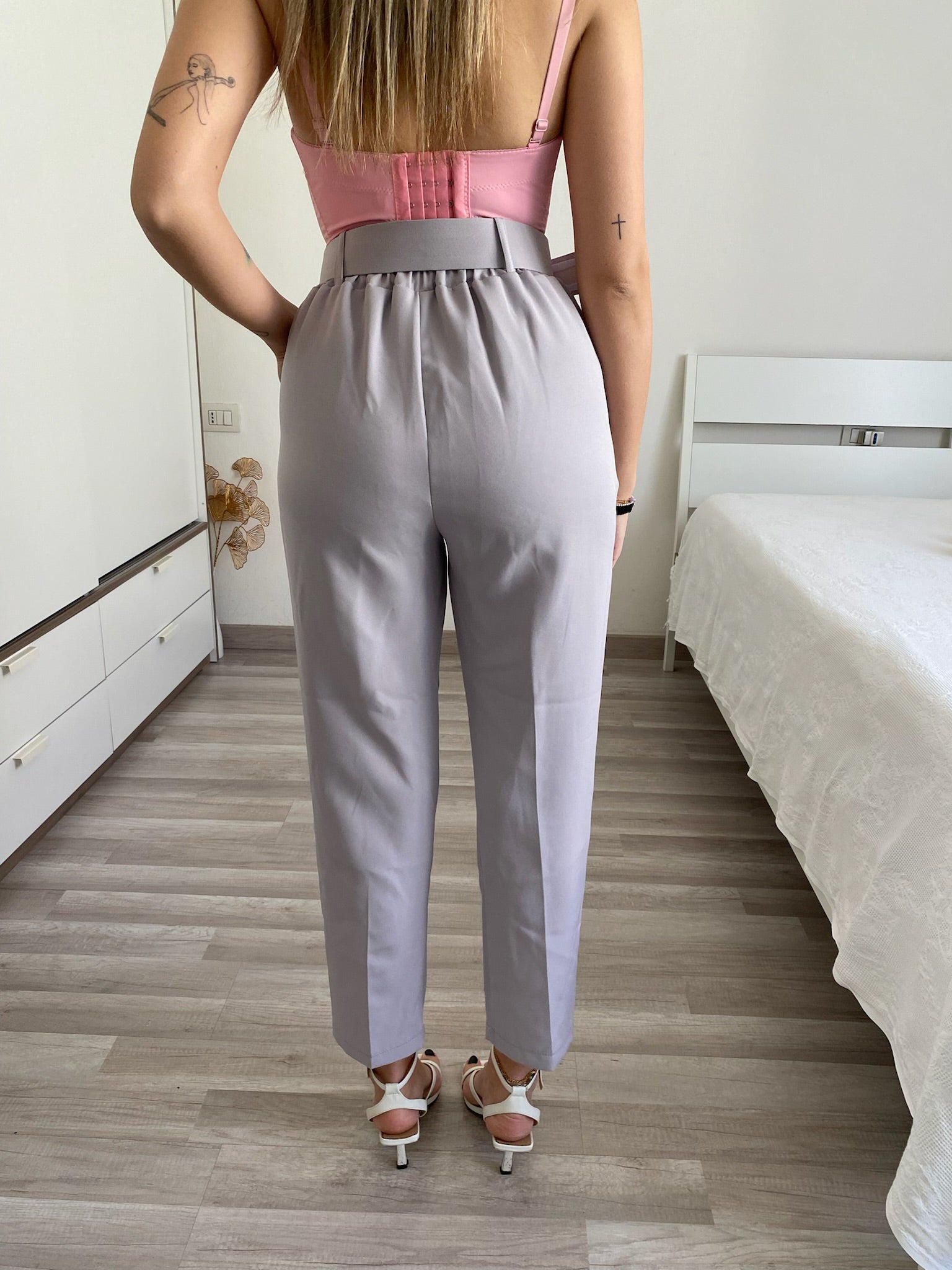 Completo giacca e pantaloni grigio polvere