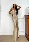 Abito a sirena con rosa beige