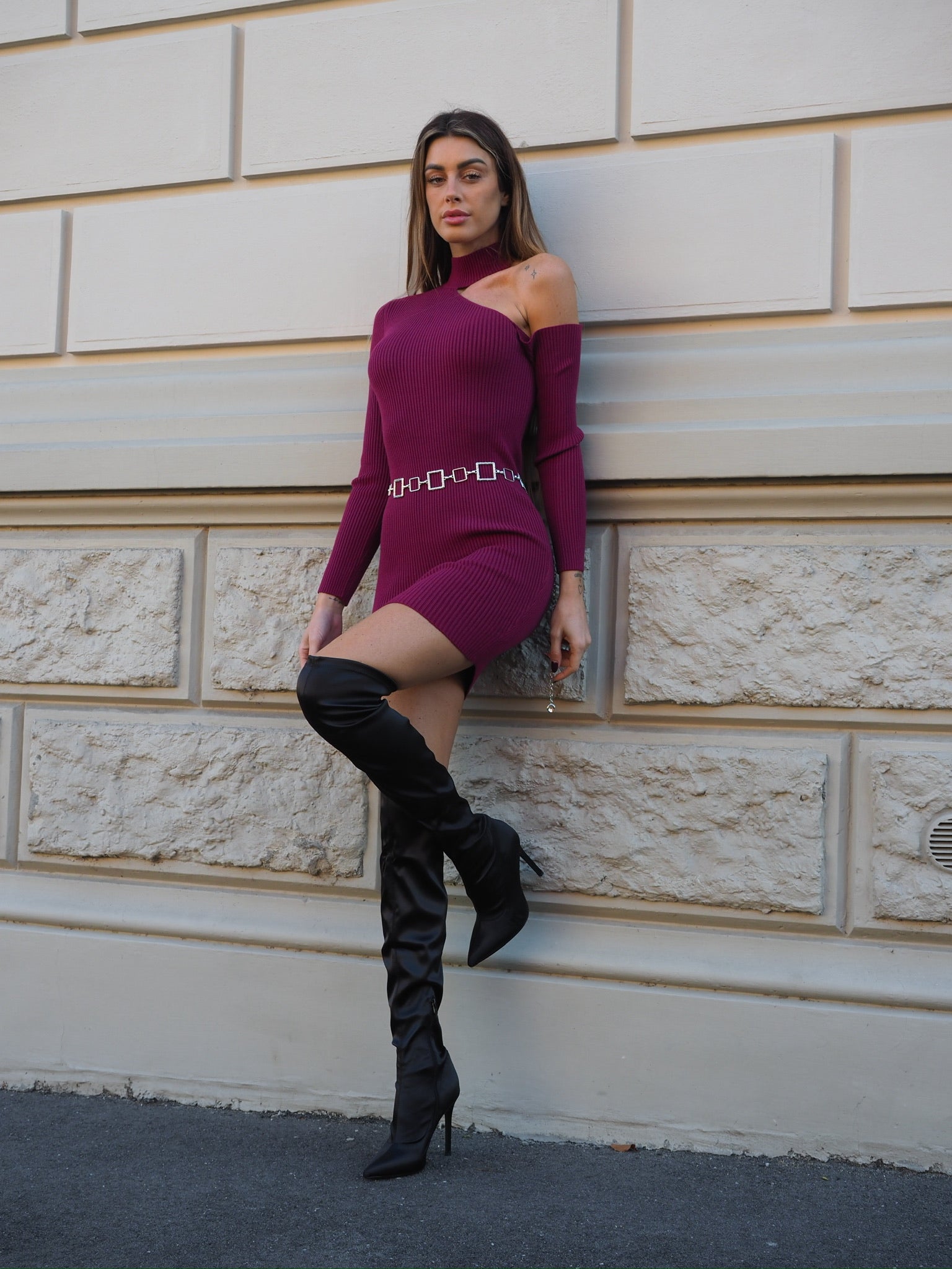 Abito in maglia con spacco peonia