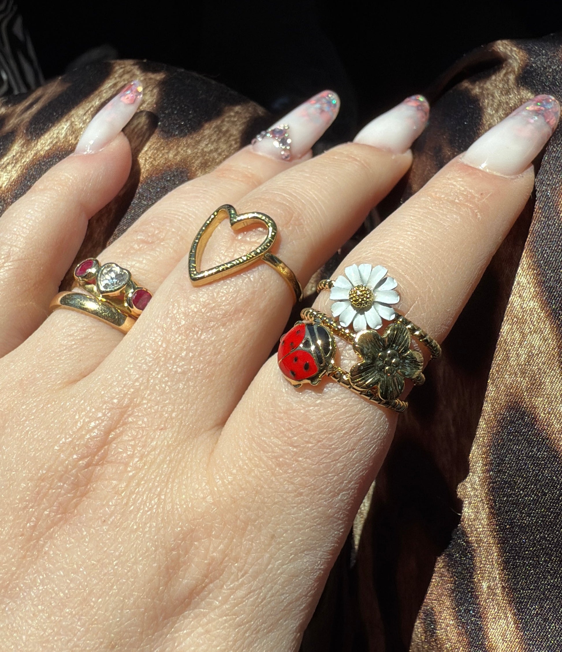 Anello tre cerchi oro e coccinella
