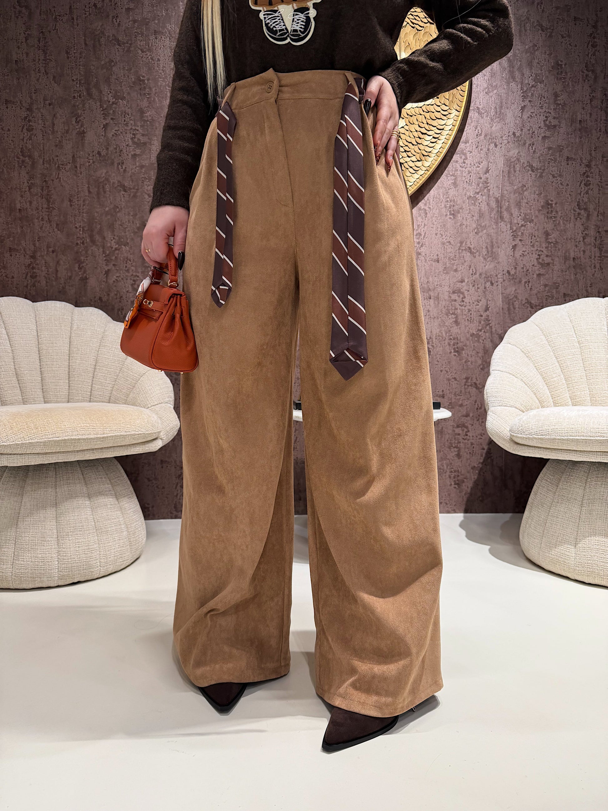 Pantalone in camoscio con cintura in vita