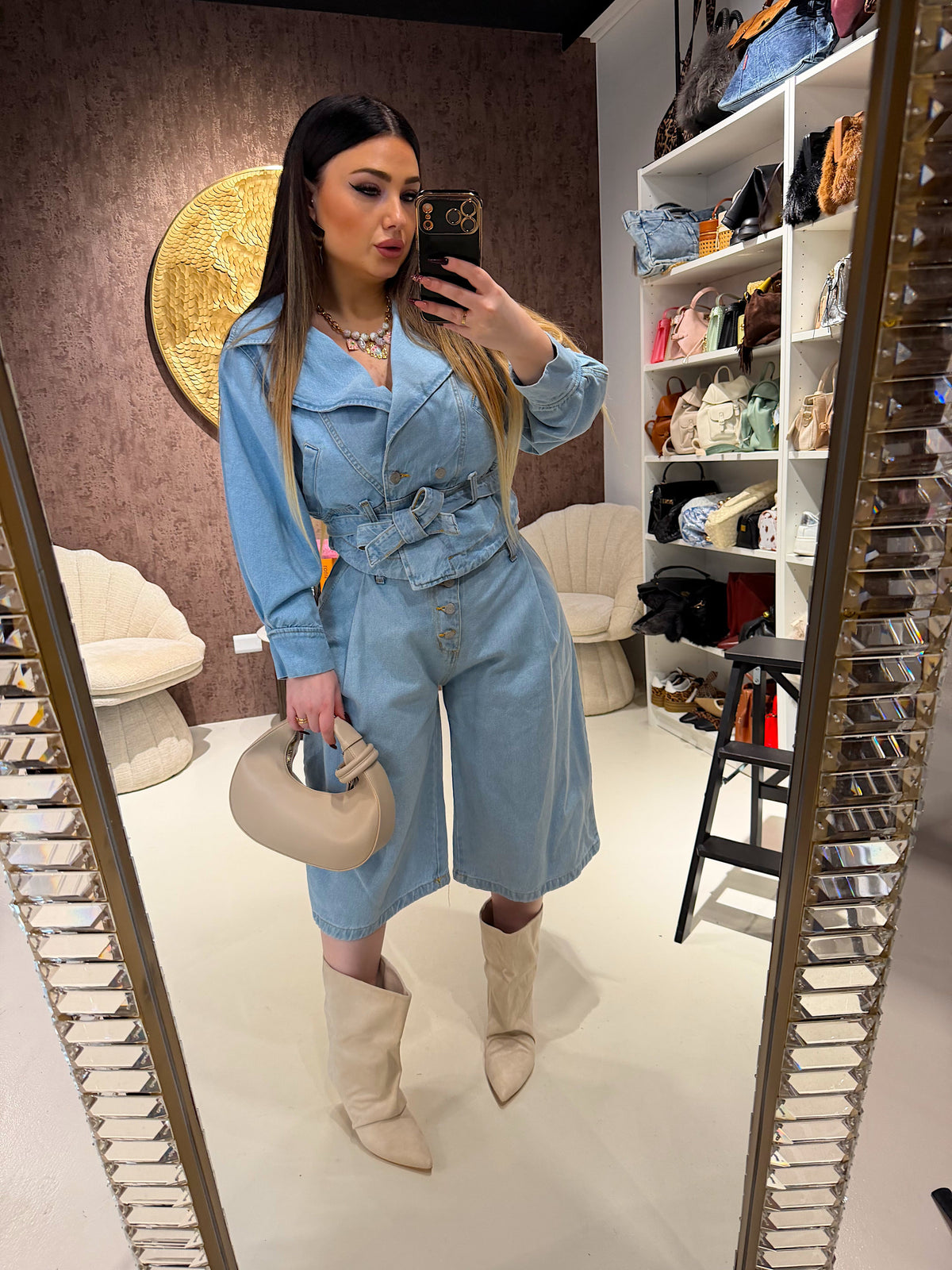 Giacca e pantalone in jeans con cintura