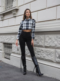 Camicia crop a quadri bianco nero grandi