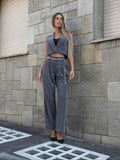 Completo smanicato e pantalone grigio
