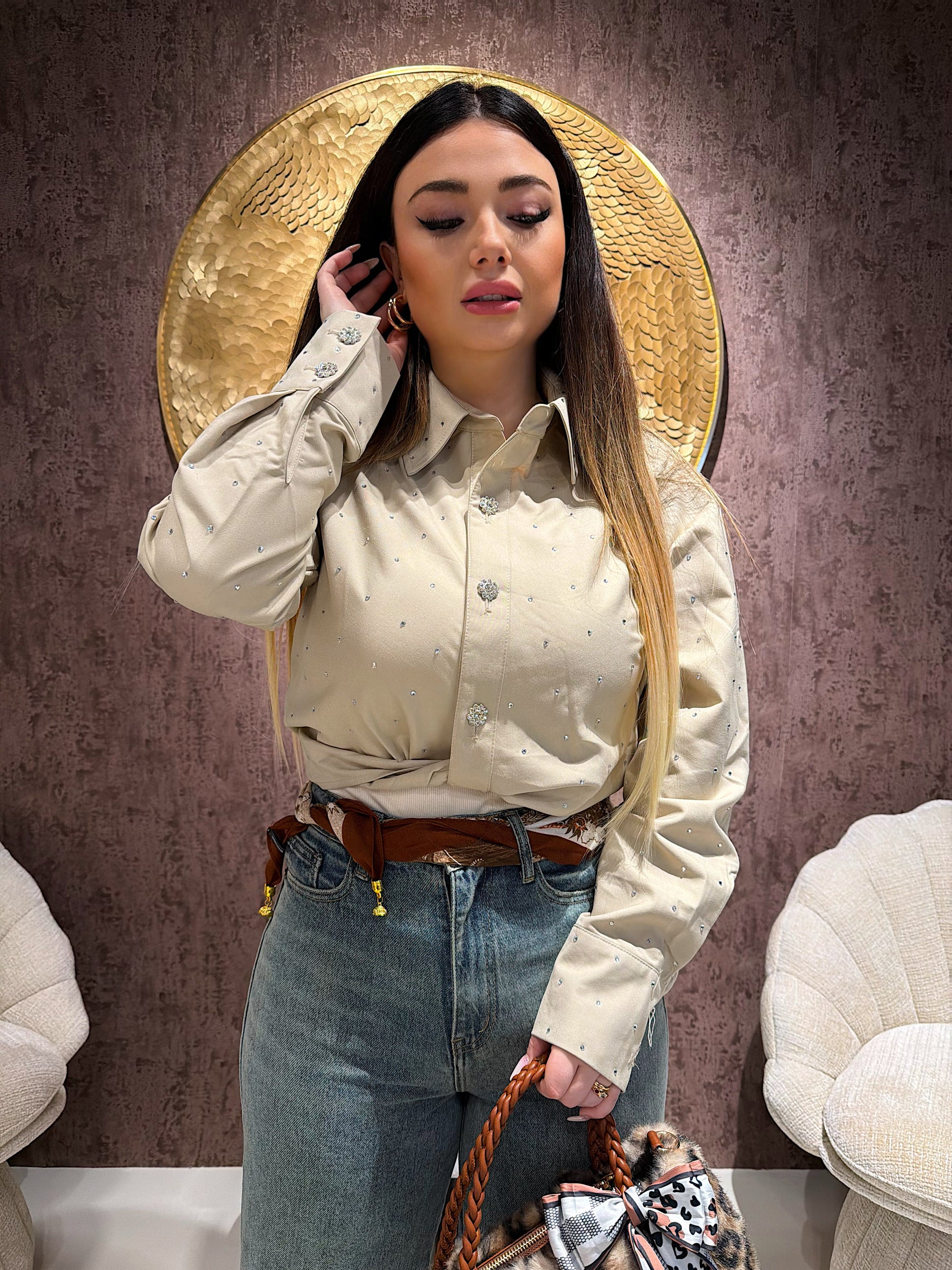 Camicia crop con strass e bottoni gioiello