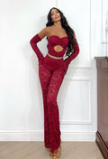 Tuta in pizzo con scollo a cuore e manicotti bordeaux