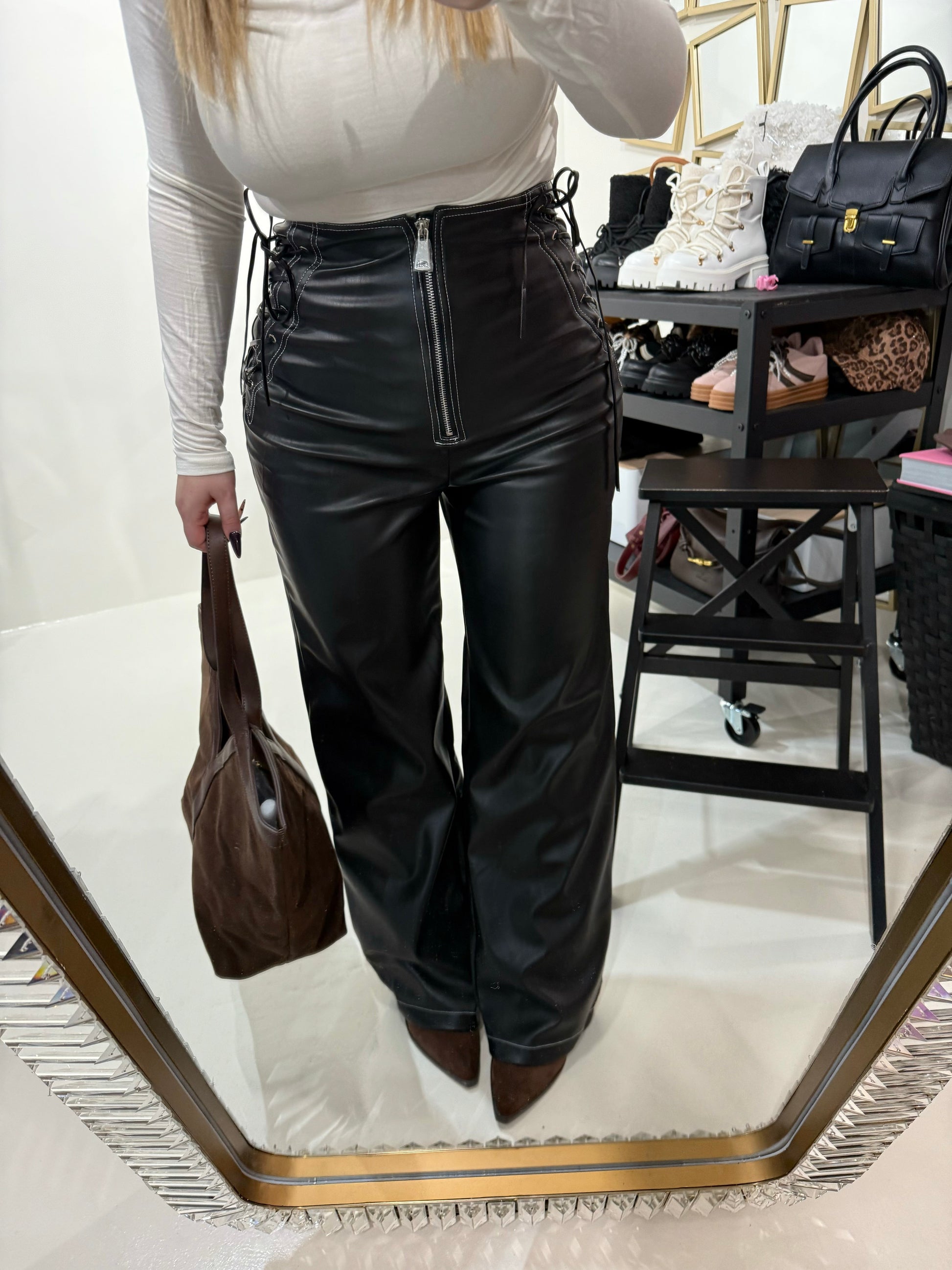 Pantalone in Ecopelle con Lacci Laterali