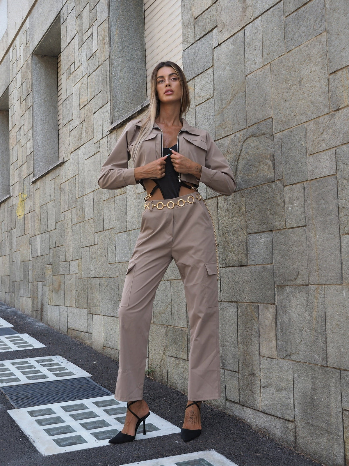 Completo giacca e pantalone cargo Camel