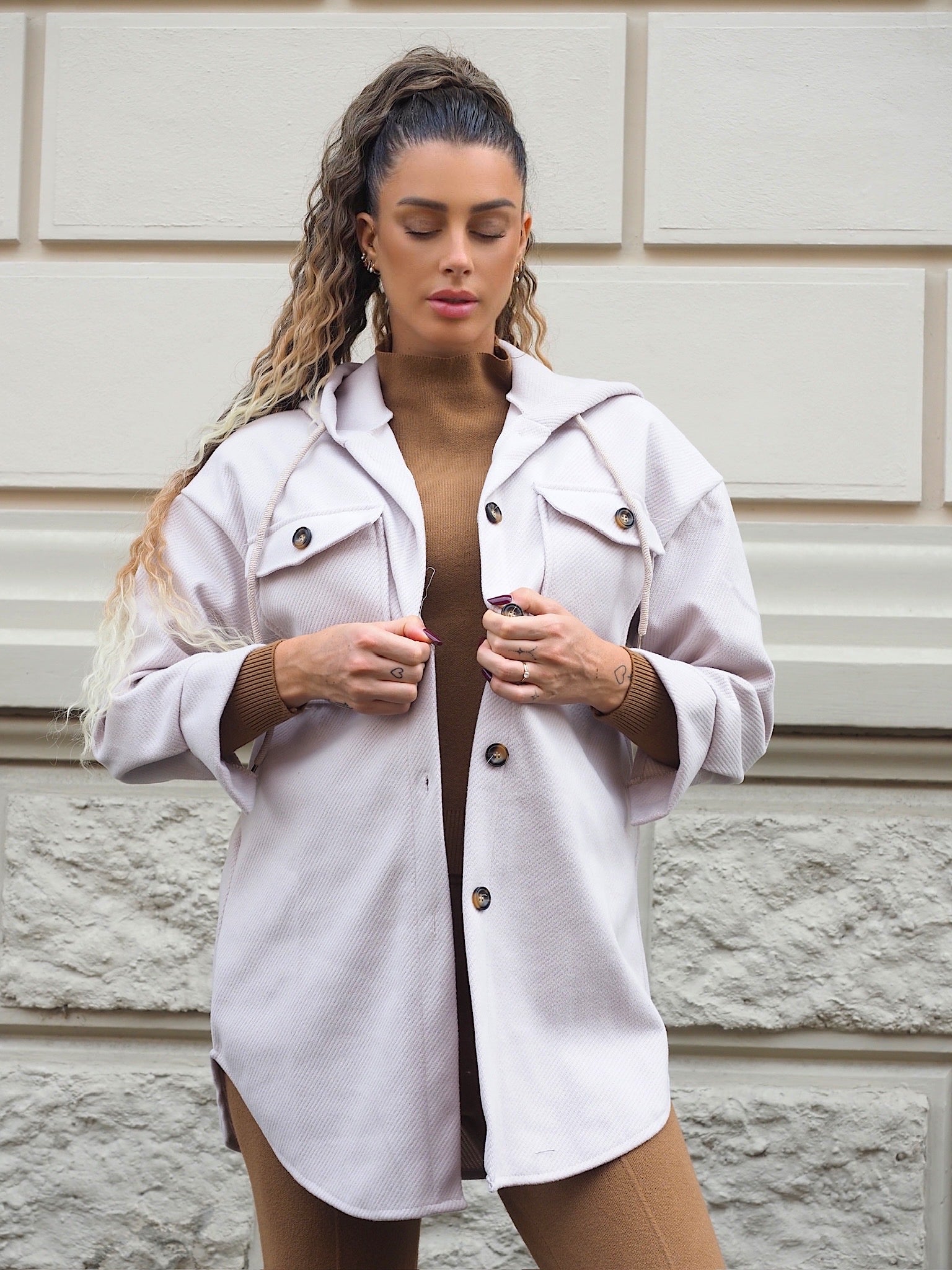 Giacca con bottoni beige