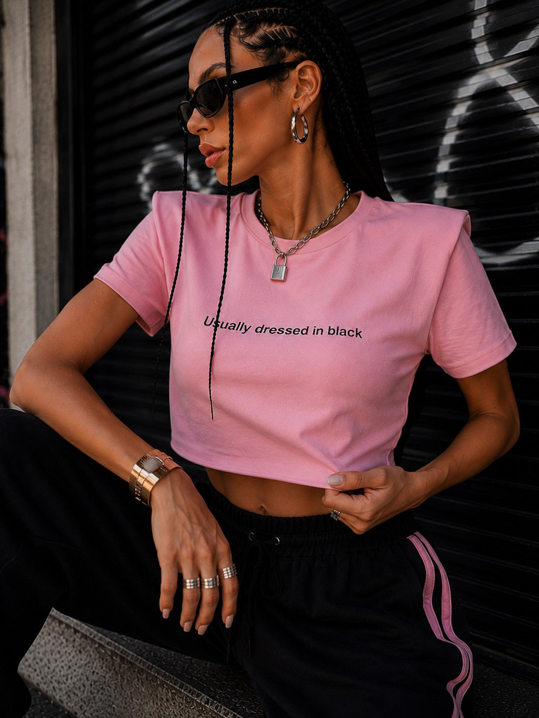 T-shirt Crop “Usually Dressed in Black”