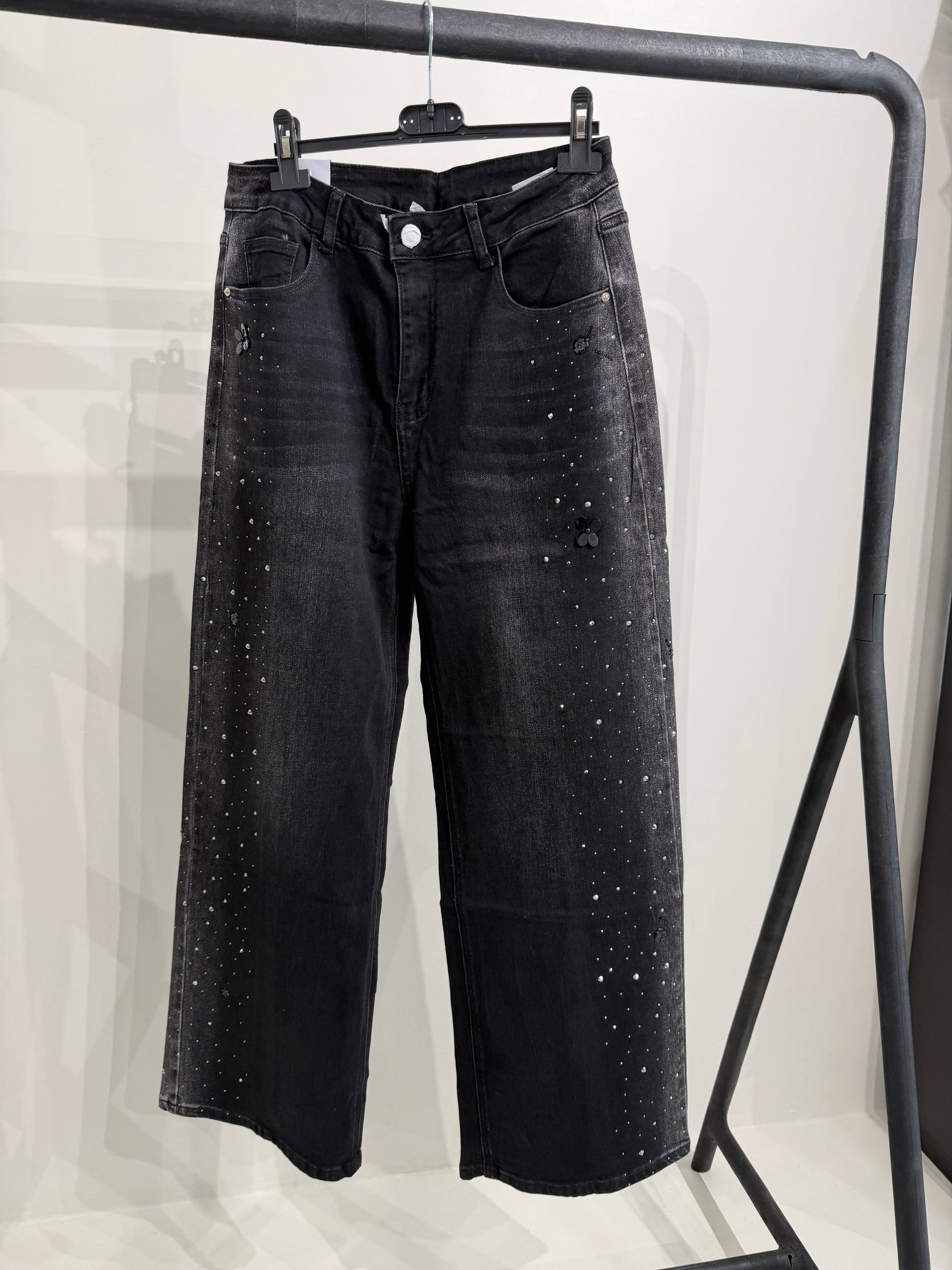 Jeans nero con strass e ricami