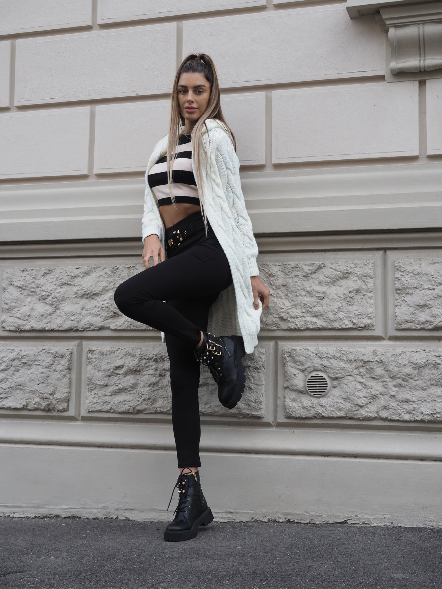 Cardigan bianco a trecce