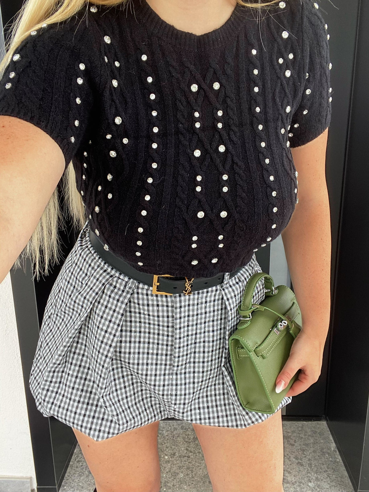 Maglioncino crop nero a trecce con strass