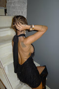Abito nero con frange in paillettes