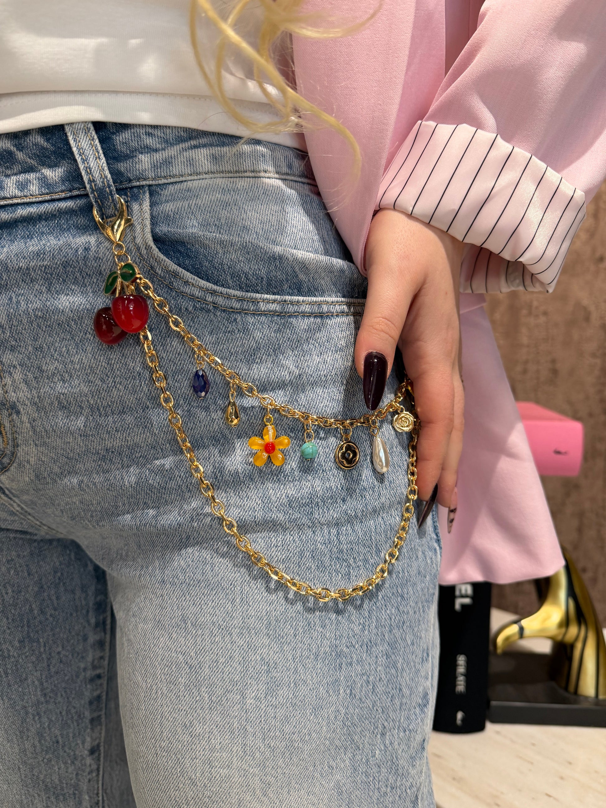 Jeans wide leg con catenina cherry