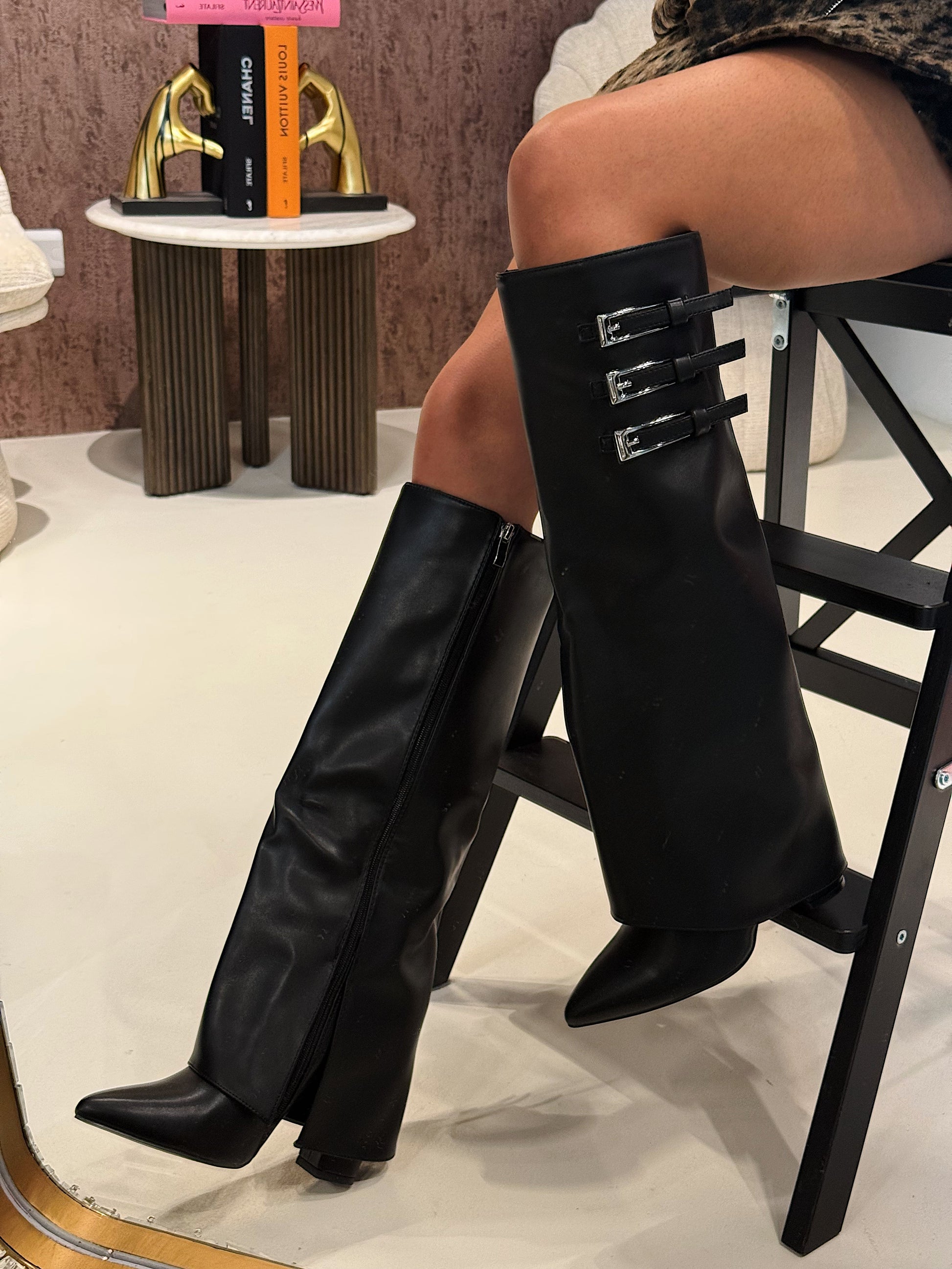 Stivali con fibbie laterali nero e bordeaux  Londra