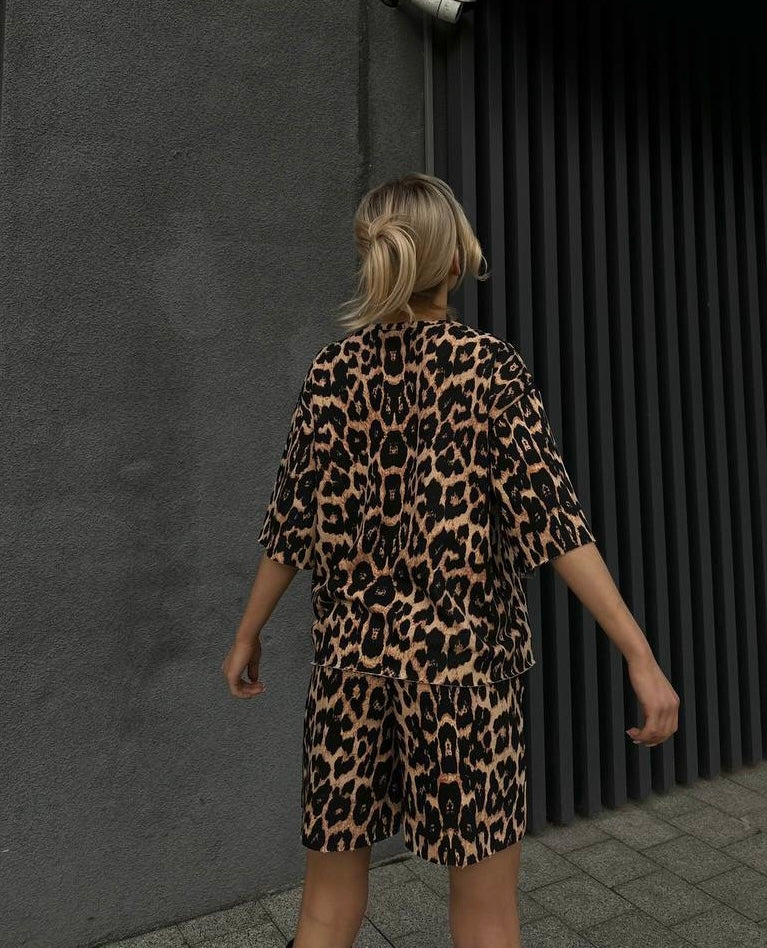 Due pezzi t-shirt e short animalier