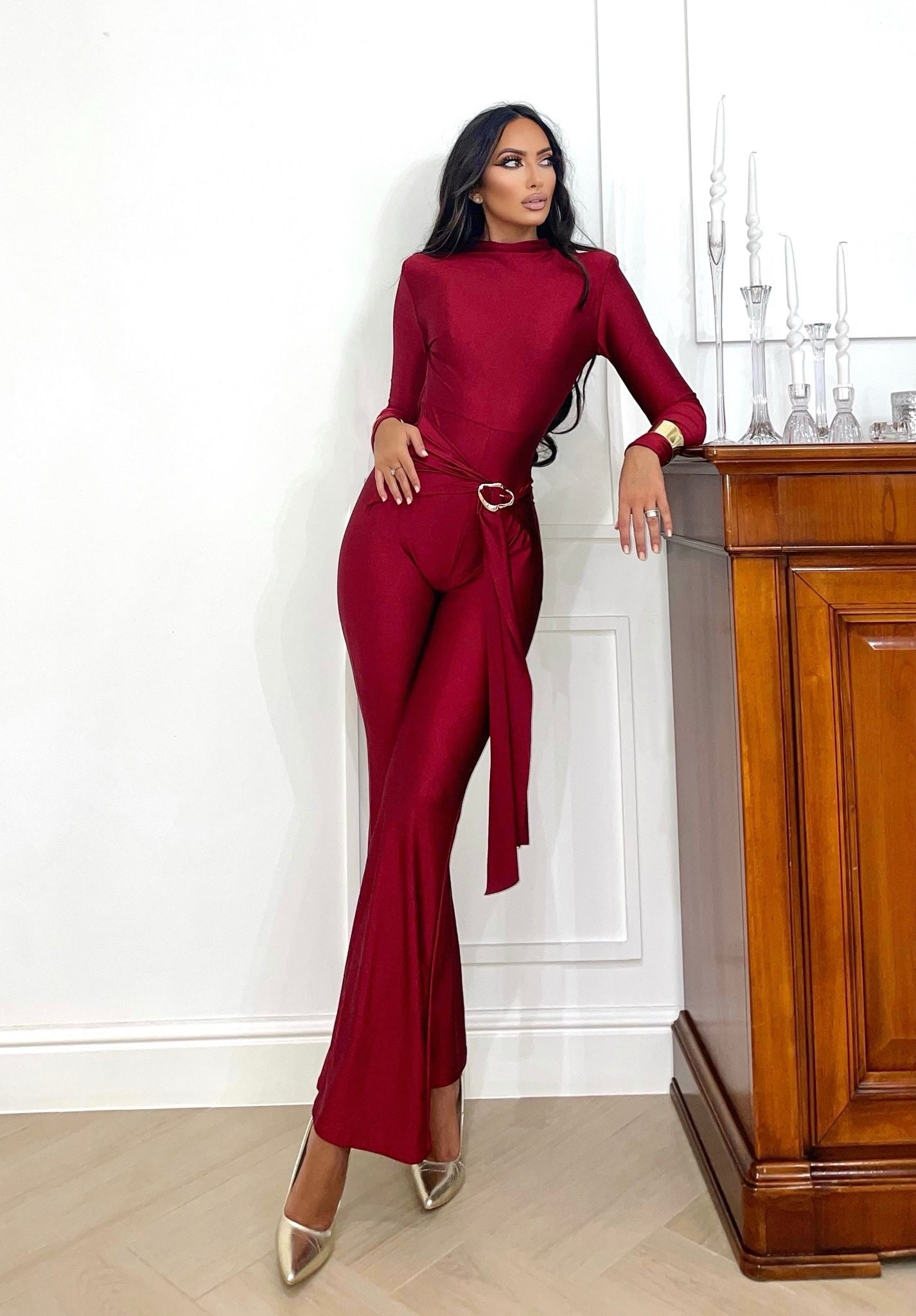 Tuta bordeaux schiena aperta e gioiello