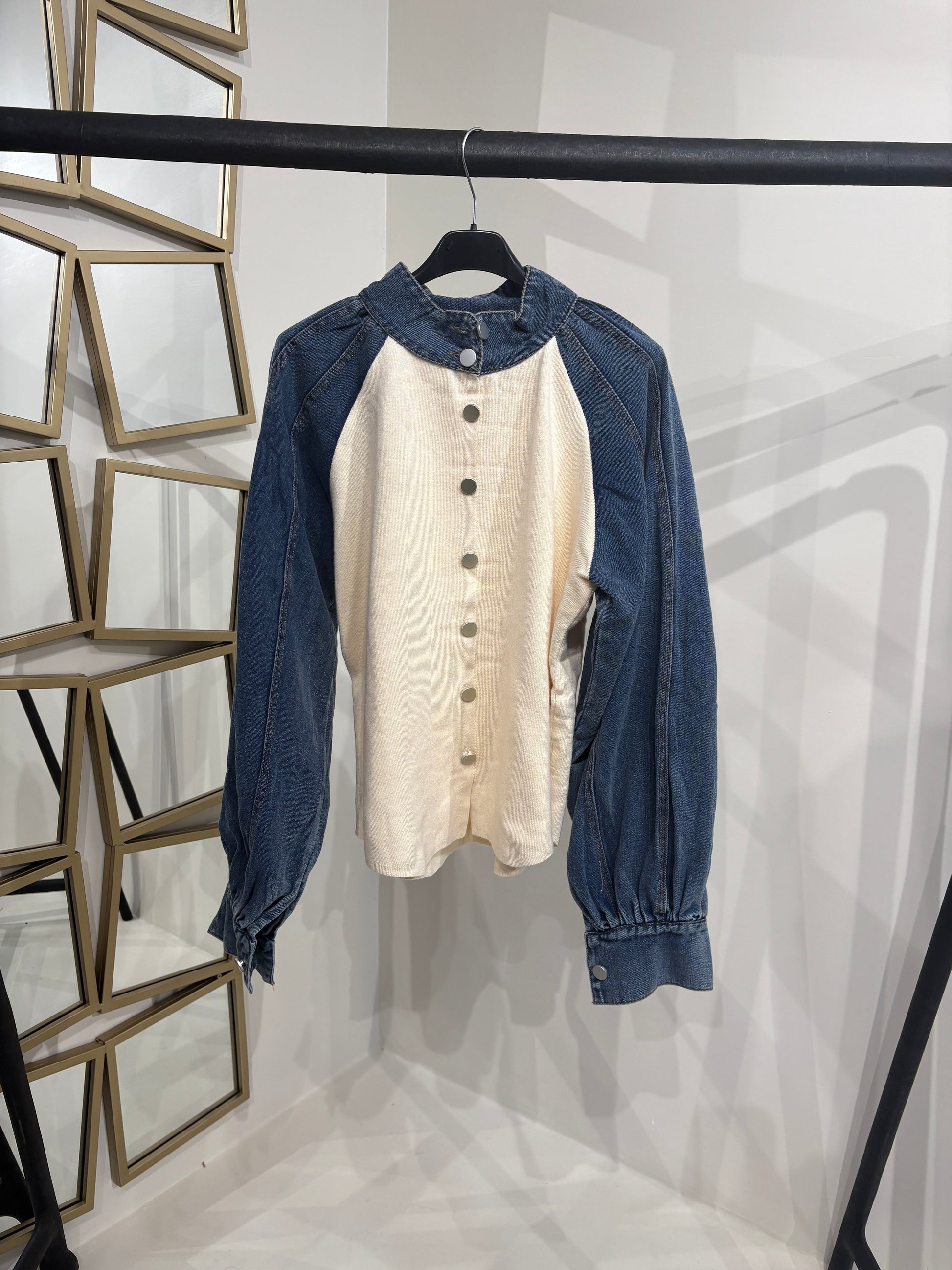 Maglioncino con dettaglio in denim