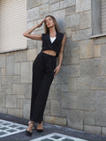 Completo smanicato e pantalone gessato nero