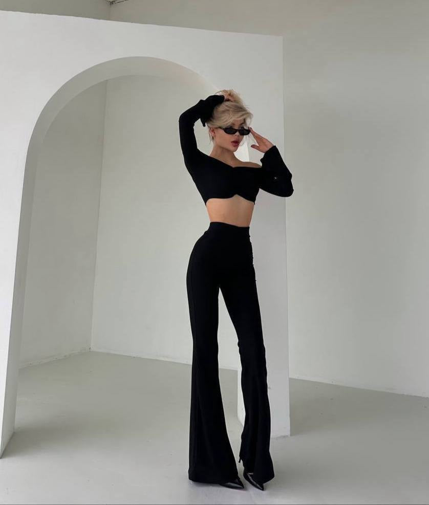 Due pezzi top e pantalone nero