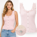Top in pizzo con bottoni gioiello