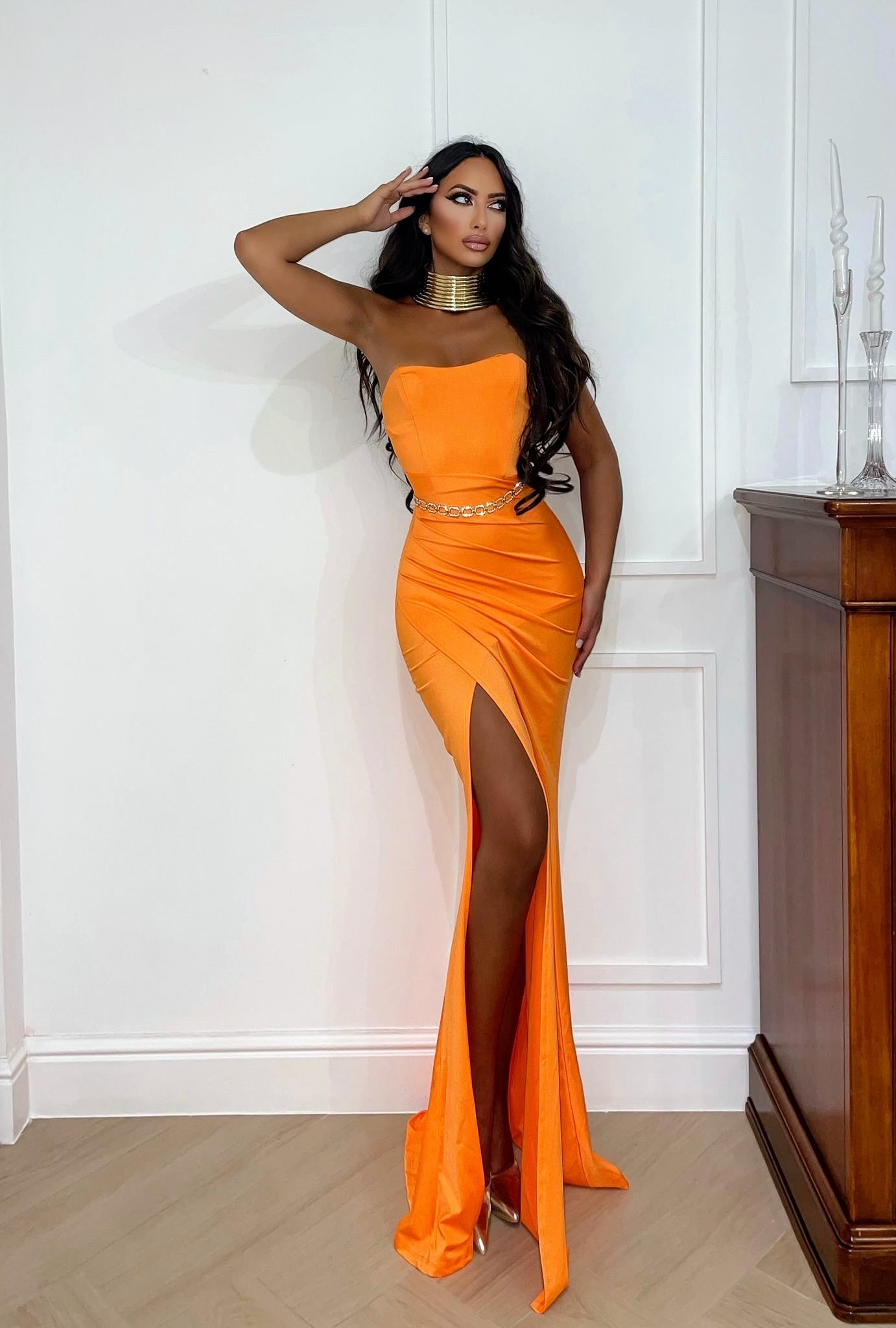 Abito a sirena con push up e incrocio arancio