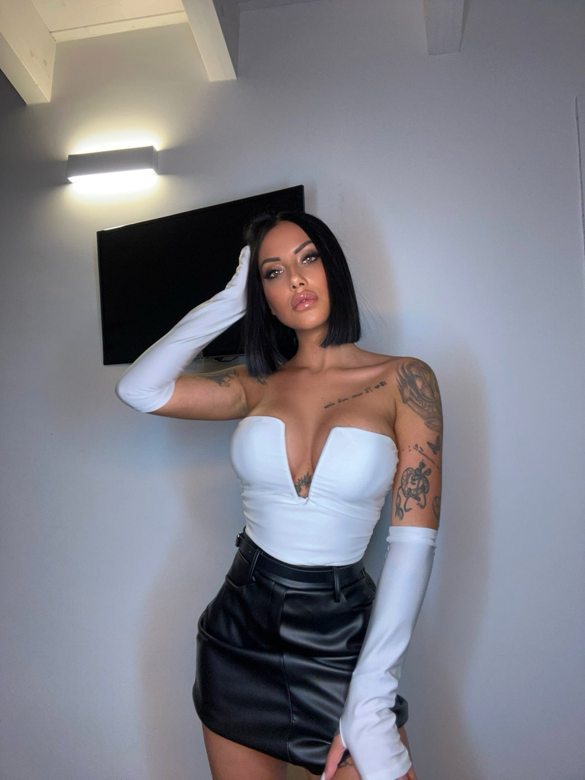 Body bianco con scollo a V e manicotti