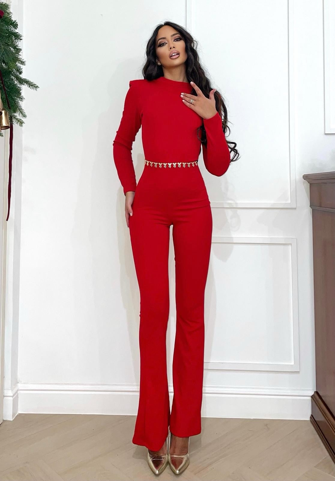 Tuta schiena aperta e fiocco rosso