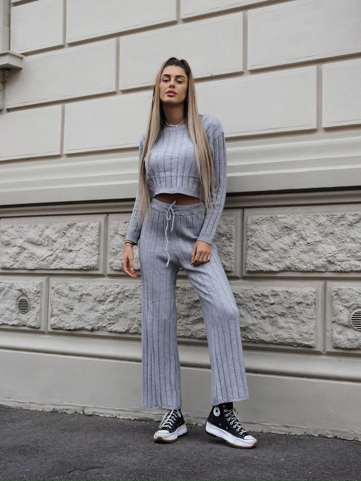 Completo maglia e pantalone grigio a righe