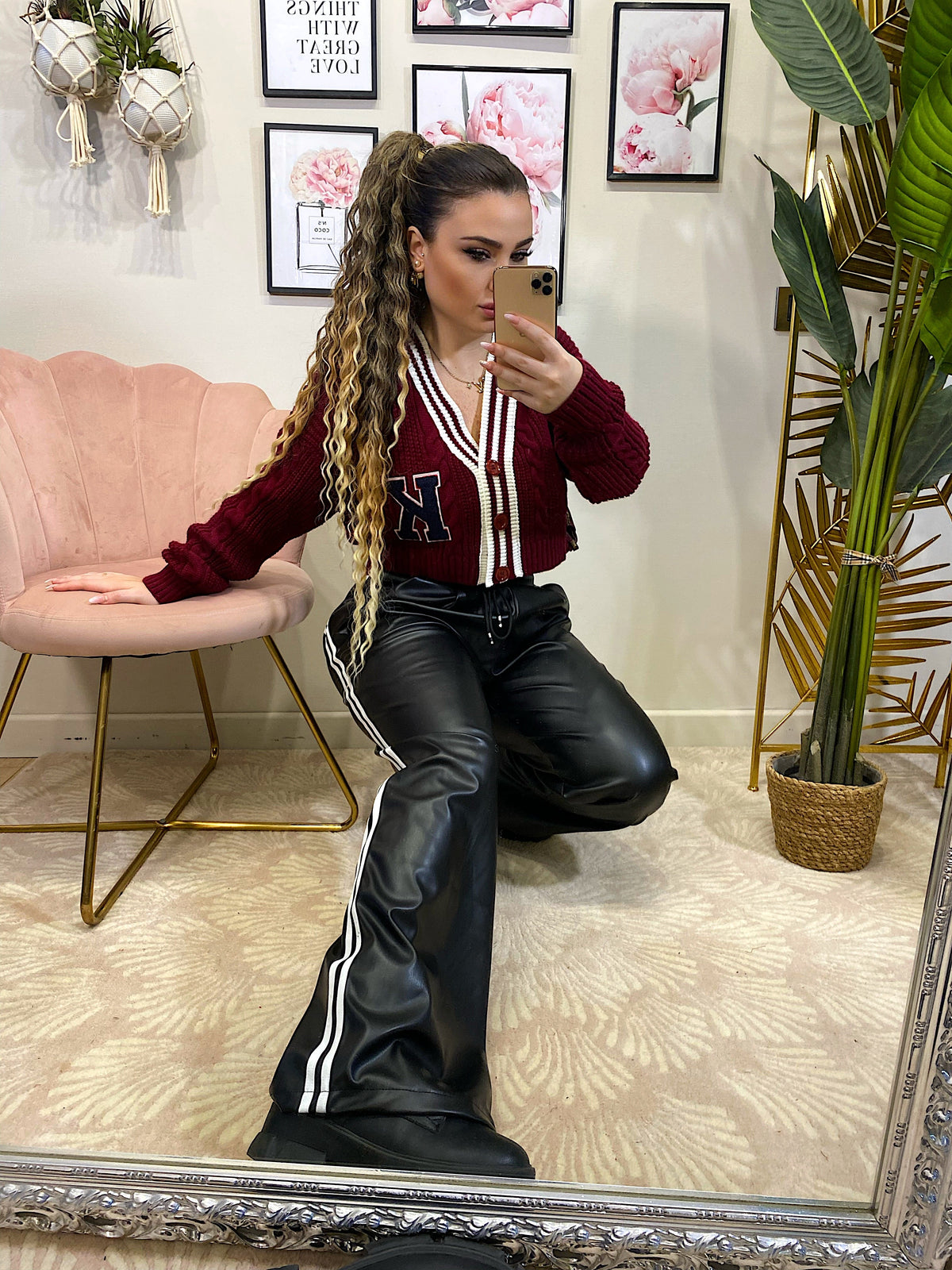Pantalone in ecopelle con righe bianche