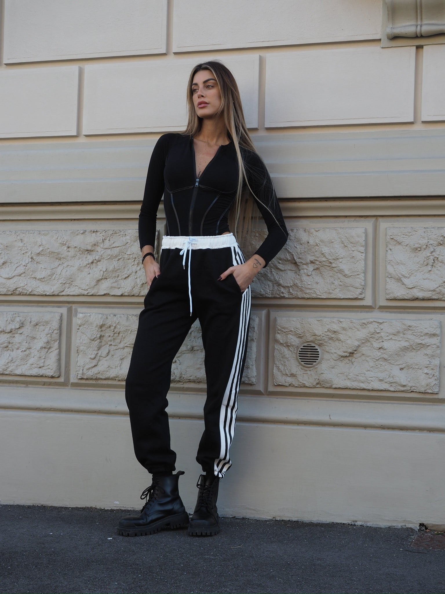 Pantalone sportivo con righe bianche