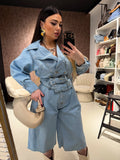 Giacca e pantalone in jeans con cintura