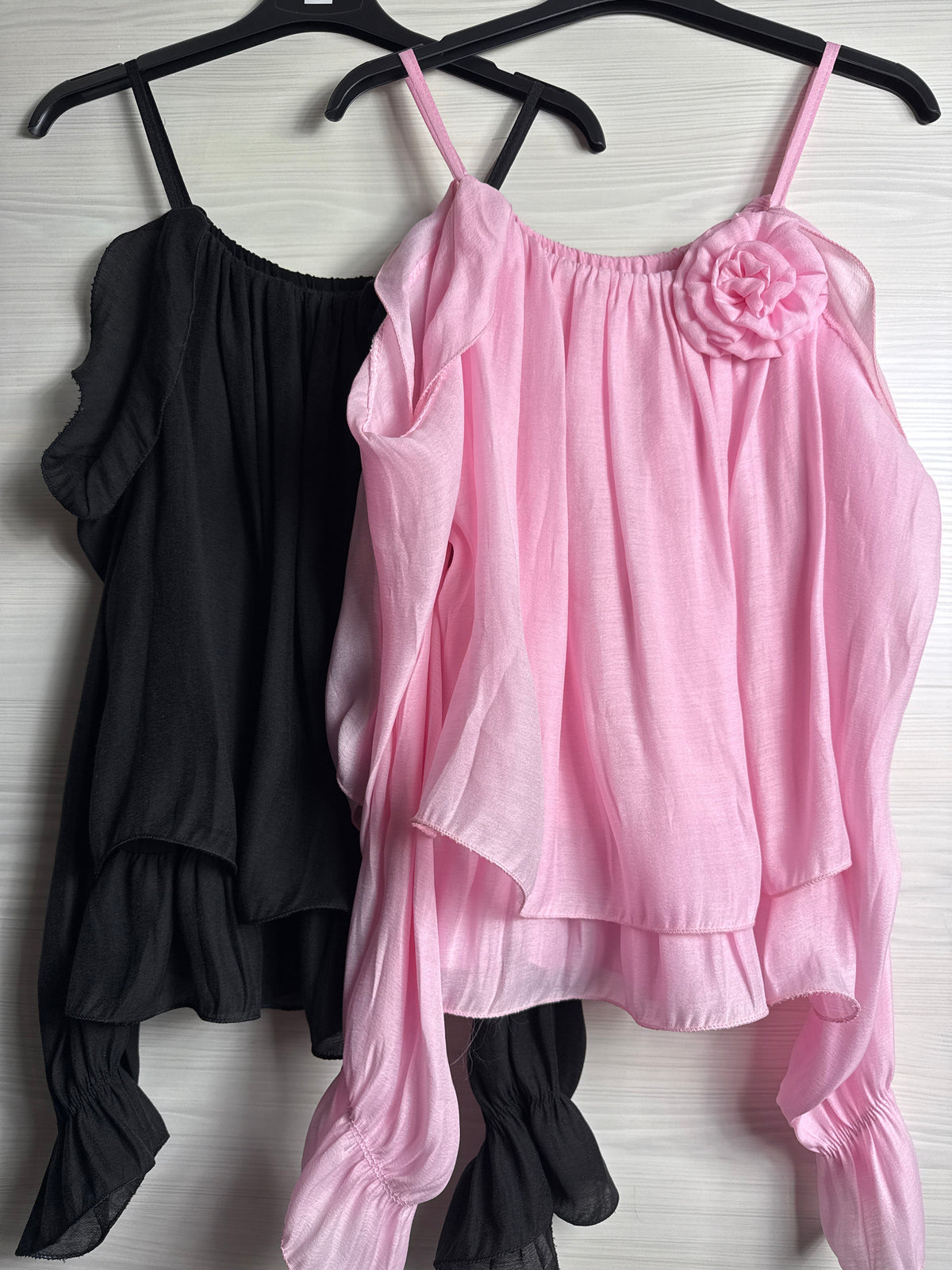 Blusa con rosa