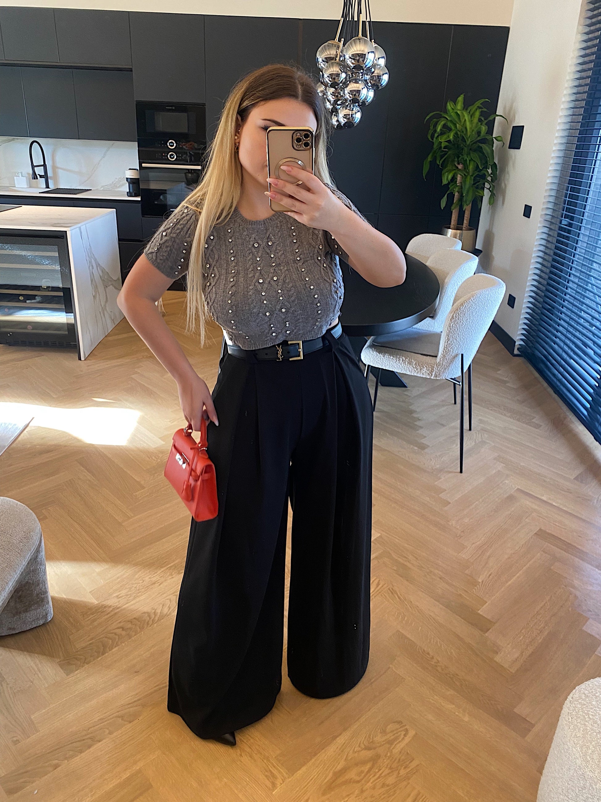Maglioncino crop grigio a trecce con strass