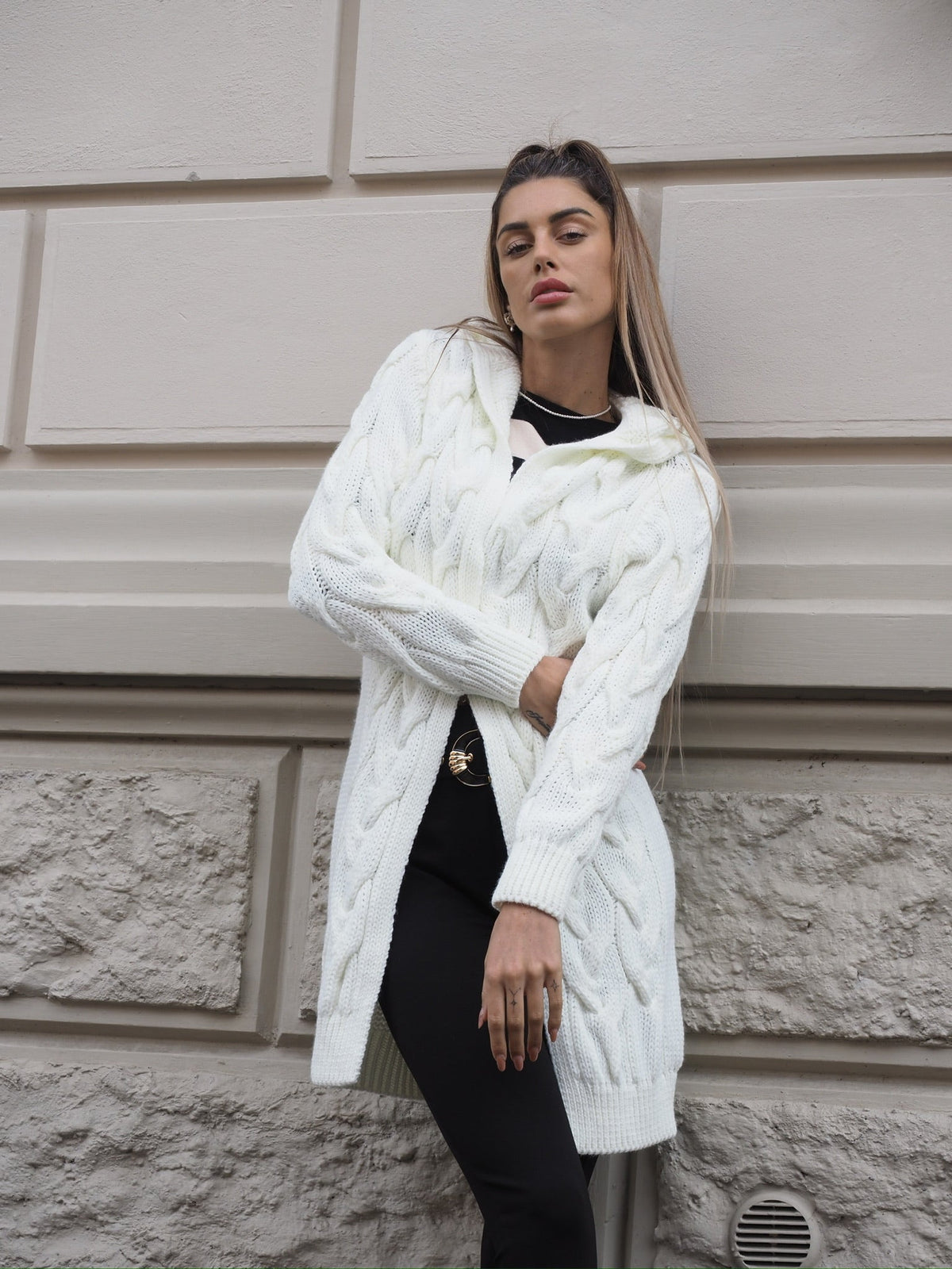 Cardigan bianco a trecce