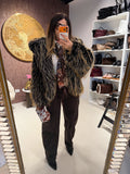 Pelliccia Ecologica con Dettaglio Nero – Oversize Glam