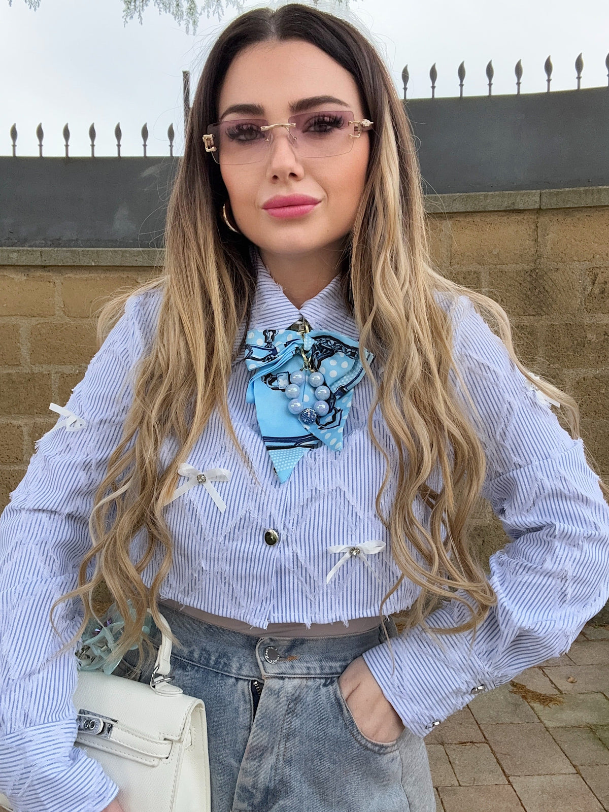 Camicia crop con fiocchi