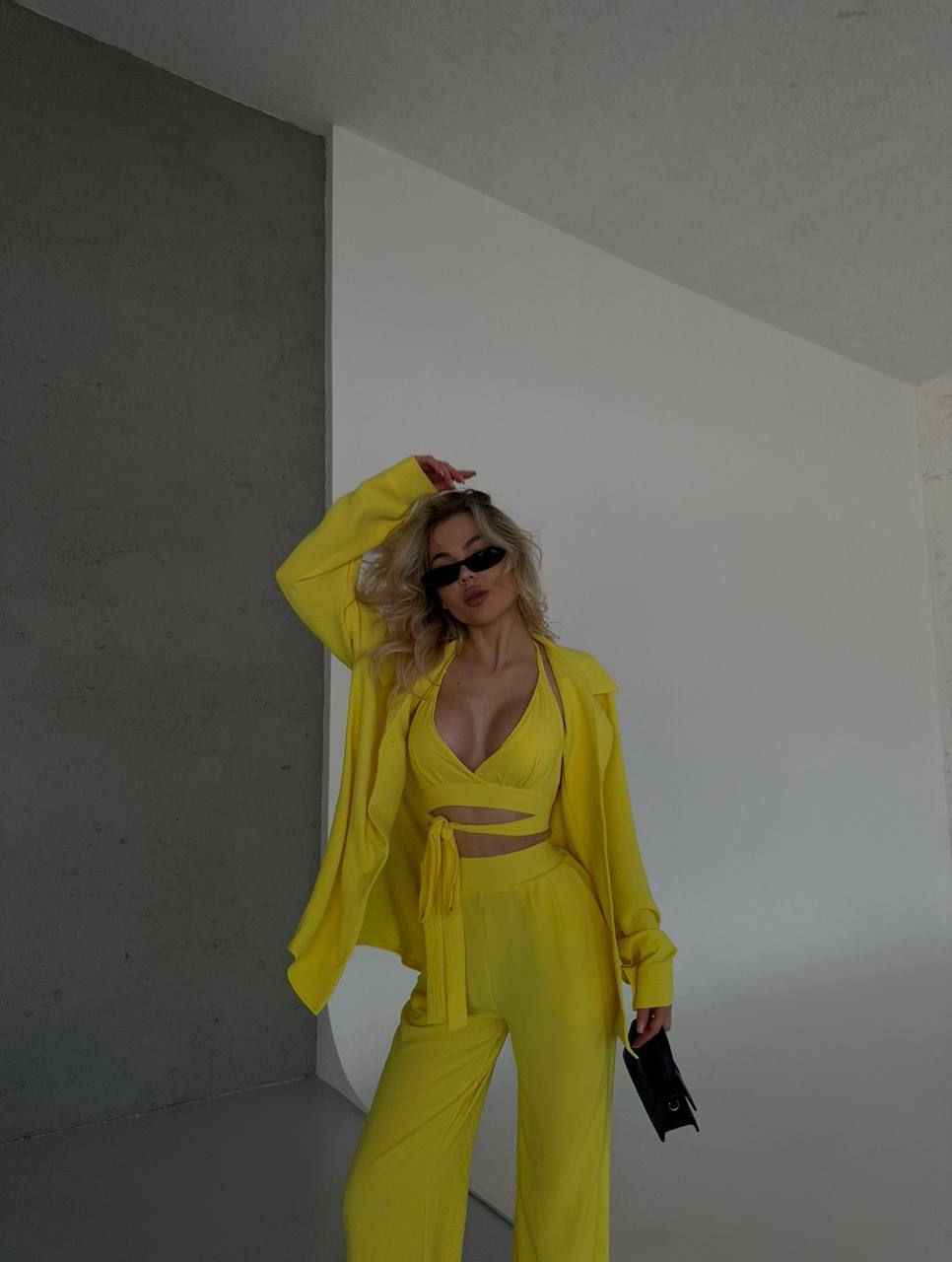 Set tre pezzi camicia top e pantalone giallo