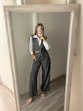 Completo smanicato e pantalone grigio