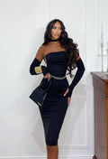 Abito midi nero con choker e manicotti